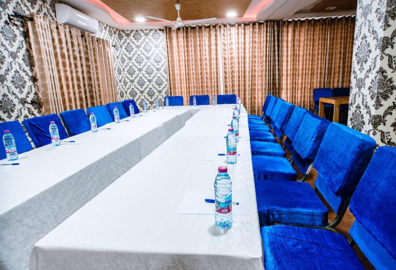 Plus 33 Hotel Nungua Екстер'єр фото