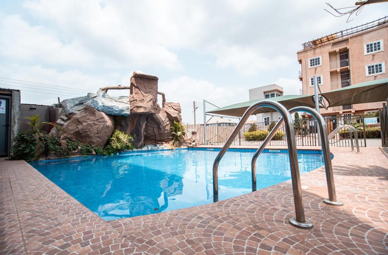 Plus 33 Hotel Nungua Екстер'єр фото