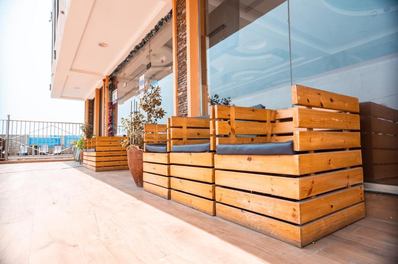 Plus 33 Hotel Nungua Екстер'єр фото