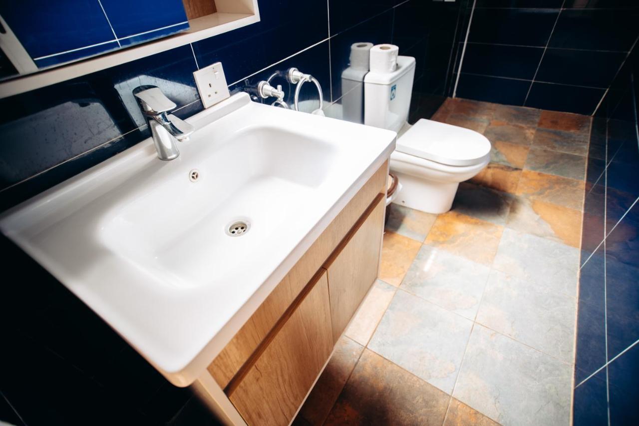 Plus 33 Hotel Nungua Екстер'єр фото