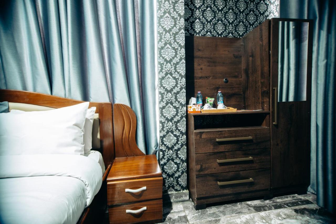 Plus 33 Hotel Nungua Екстер'єр фото