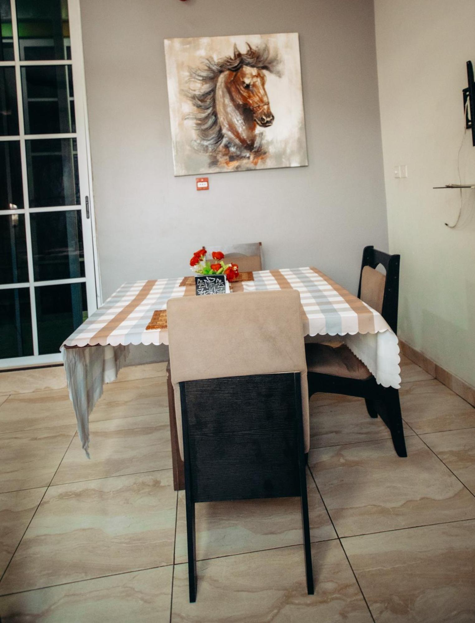 Plus 33 Hotel Nungua Екстер'єр фото