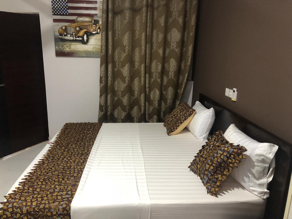 Plus 33 Hotel Nungua Екстер'єр фото