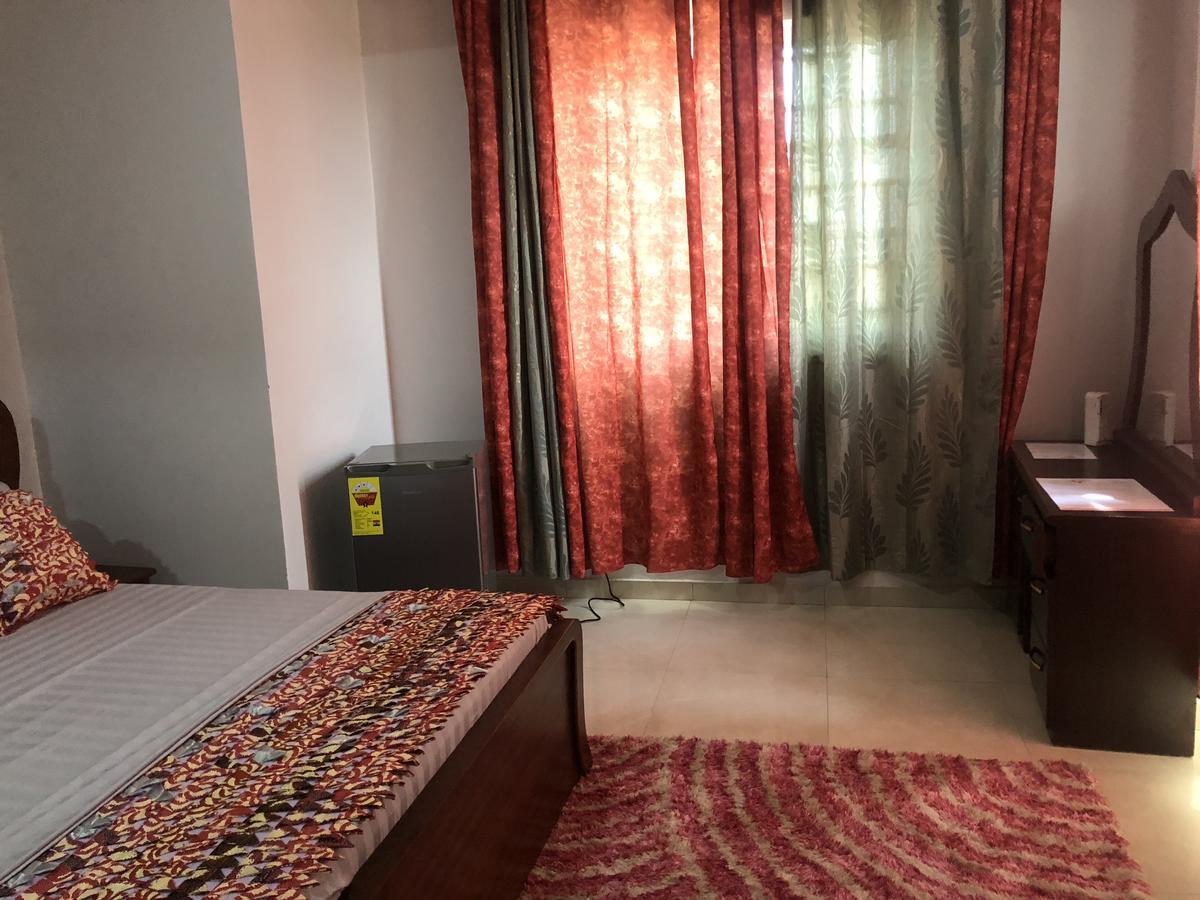 Plus 33 Hotel Nungua Екстер'єр фото
