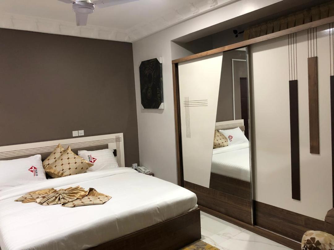 Plus 33 Hotel Nungua Екстер'єр фото