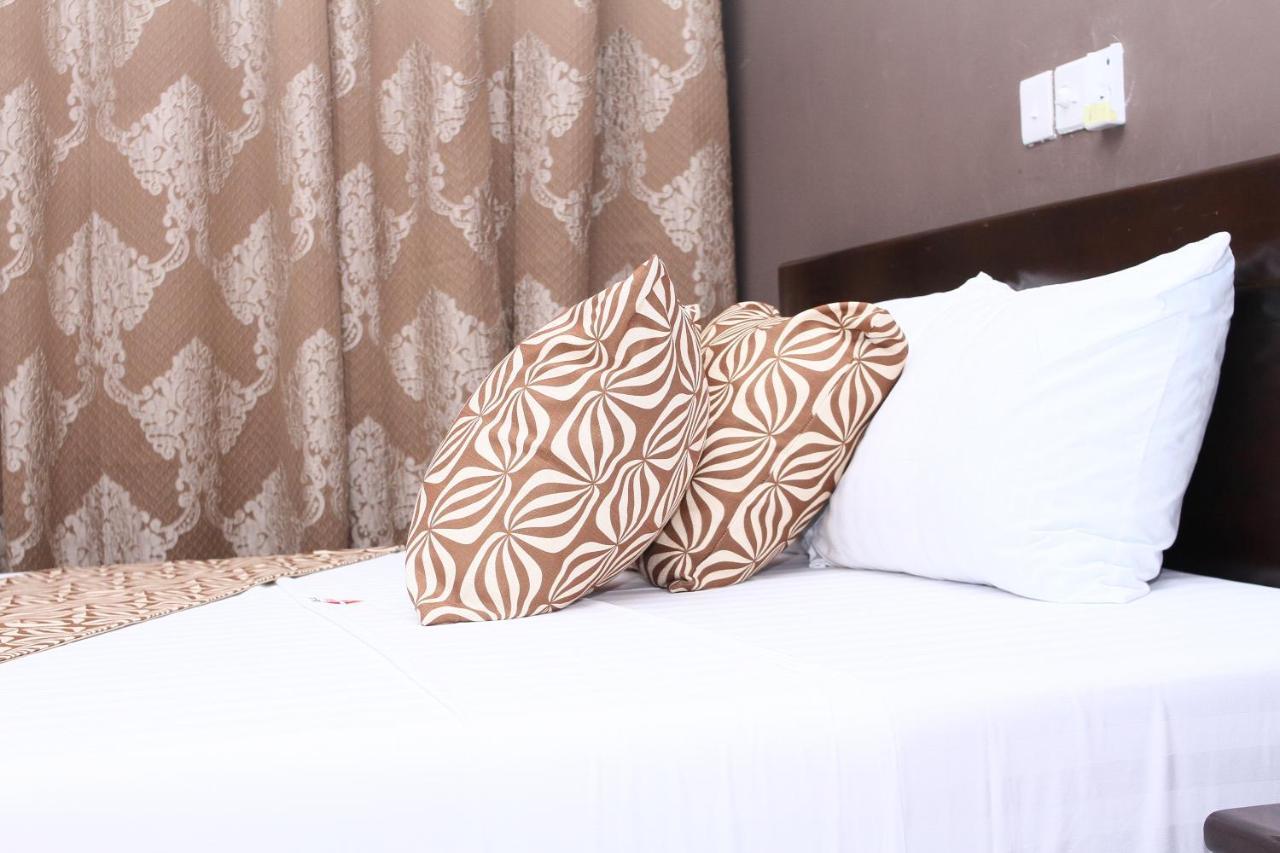 Plus 33 Hotel Nungua Екстер'єр фото