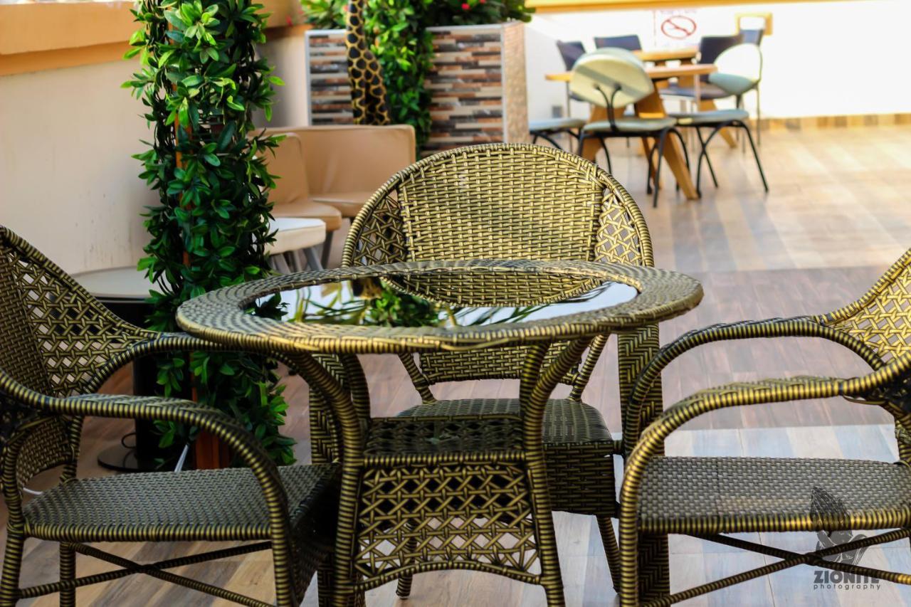 Plus 33 Hotel Nungua Екстер'єр фото
