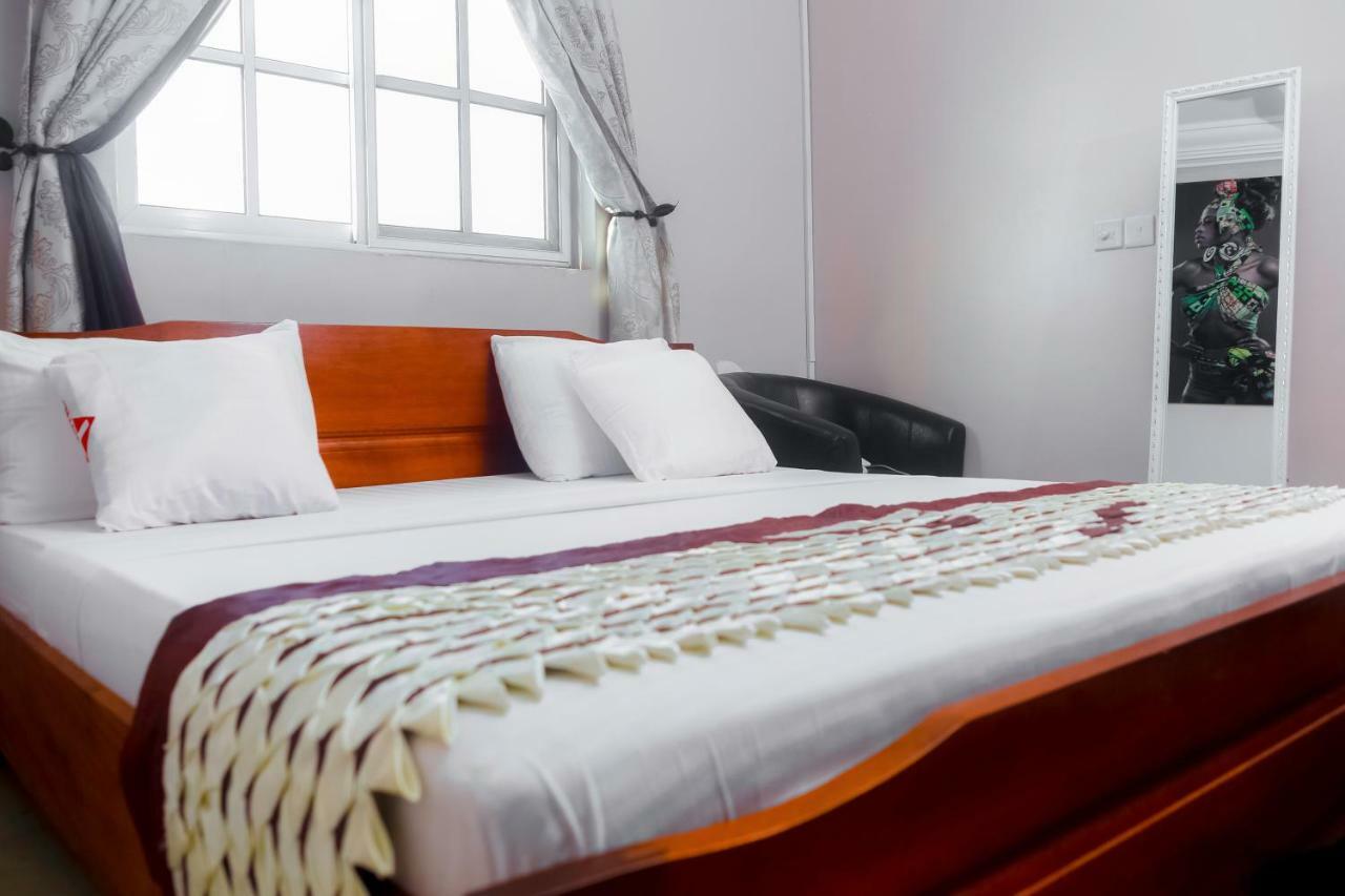 Plus 33 Hotel Nungua Екстер'єр фото
