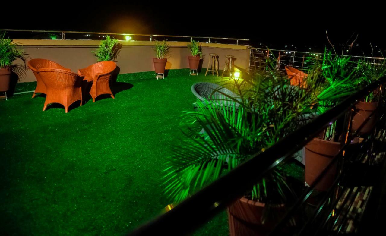 Plus 33 Hotel Nungua Екстер'єр фото