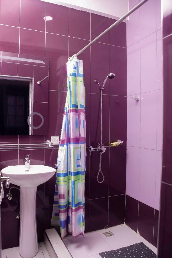 Plus 33 Hotel Nungua Екстер'єр фото