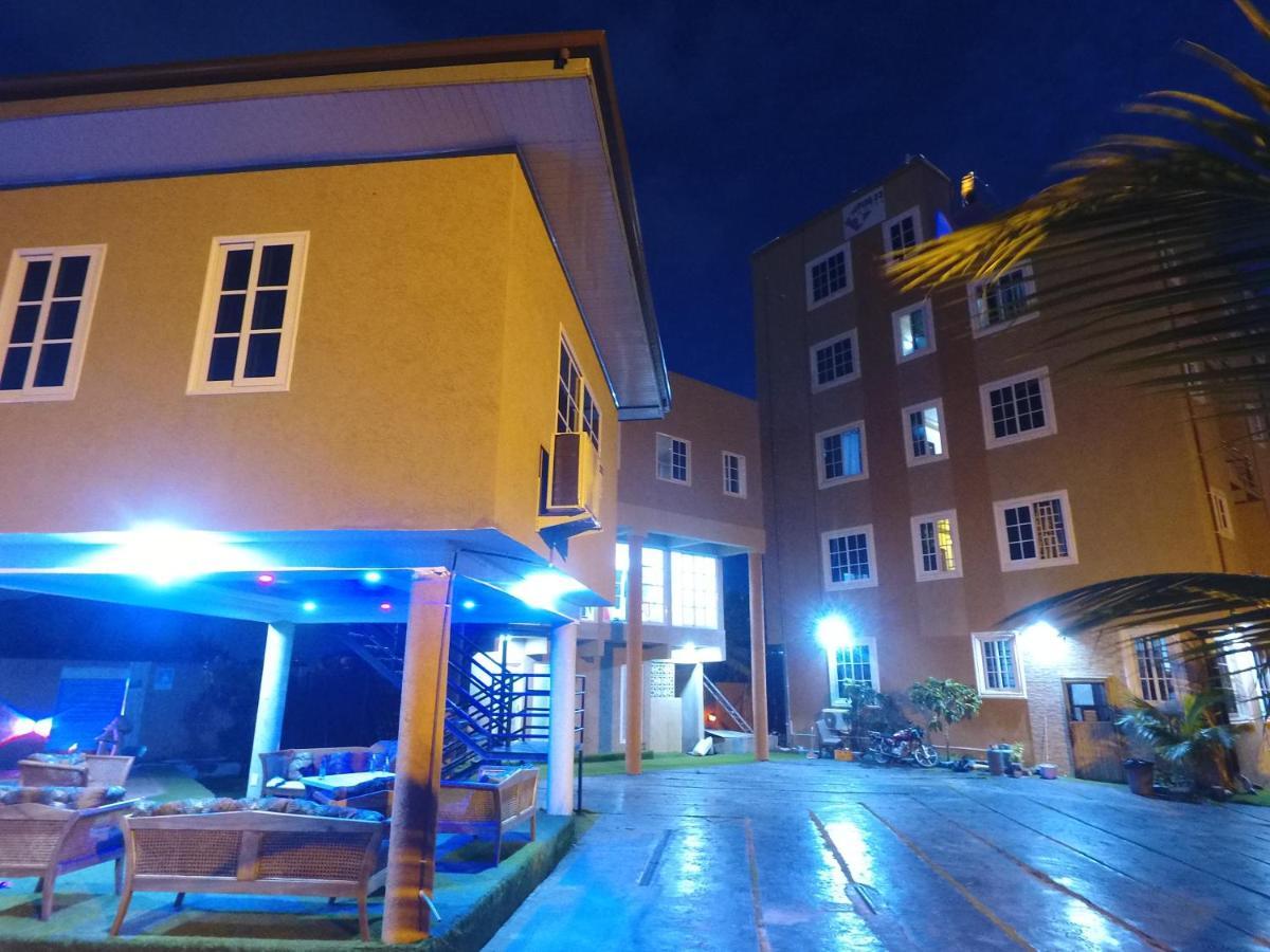 Plus 33 Hotel Nungua Екстер'єр фото