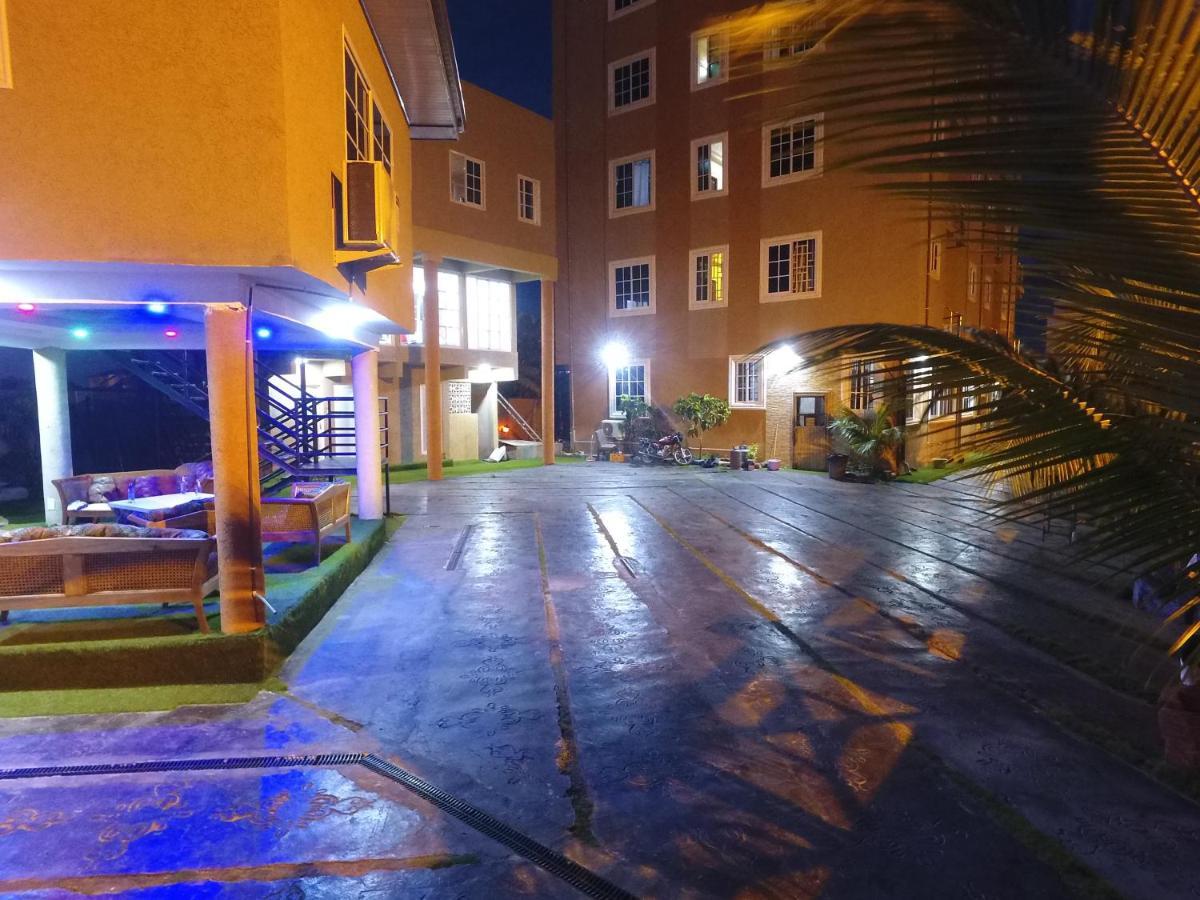 Plus 33 Hotel Nungua Екстер'єр фото