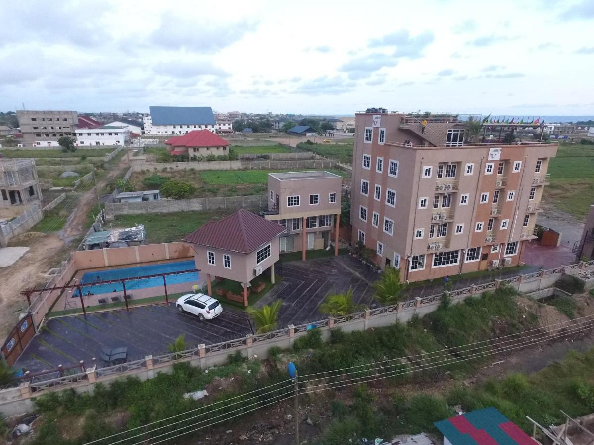 Plus 33 Hotel Nungua Екстер'єр фото